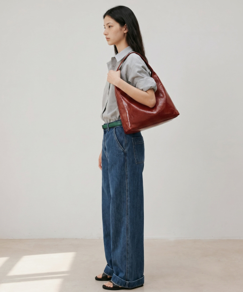 PHOENIX ORIGIN(フェニックス オリジン)の「Large Wax Leather Shoulder Bag - RED(ショルダーバッグ・レディース・その他・FREE)」の6枚目の写真