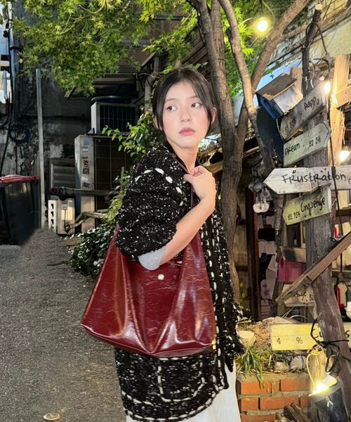 PHOENIX ORIGIN(フェニックス オリジン)の「Large Wax Leather Shoulder Bag - RED(ショルダーバッグ・レディース・その他・FREE)」の15枚目の写真
