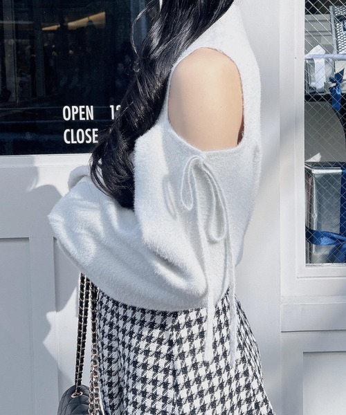 INGNI(イング)の「肩開きラメフェザーニット(ニット/セーター・レディース・チャコールグレー/オフホワイト/サックスブルー/ピンク・M)」の18枚目の写真