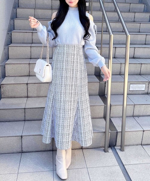 INGNI(イング)の「肩開きラメフェザーニット(ニット/セーター・レディース・チャコールグレー/オフホワイト/サックスブルー/ピンク・M)」の9枚目の写真