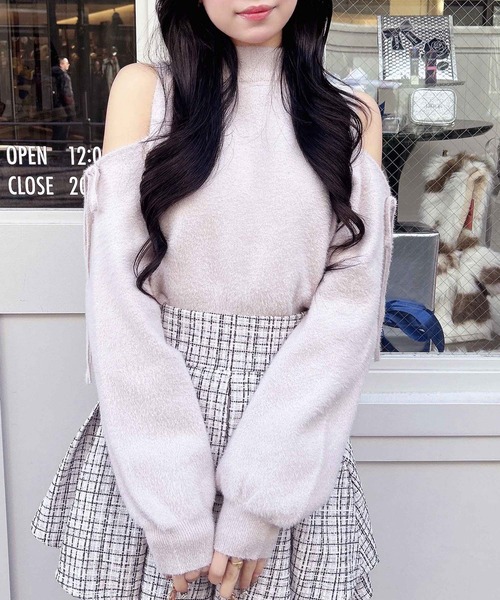 INGNI(イング)の「肩開きラメフェザーニット(ニット/セーター・レディース・チャコールグレー/オフホワイト/サックスブルー/ピンク・M)」の10枚目の写真