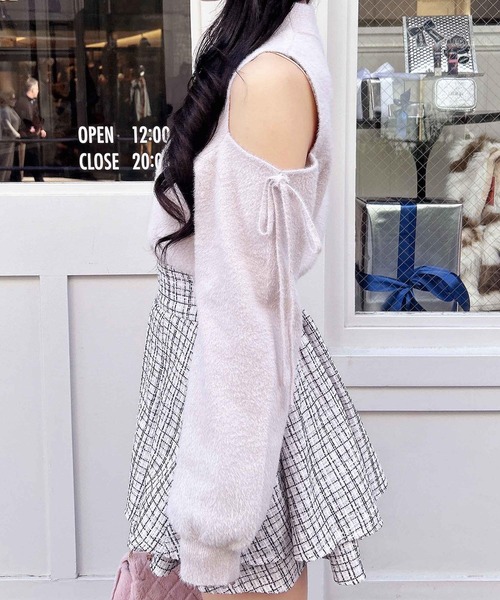 INGNI(イング)の「肩開きラメフェザーニット(ニット/セーター・レディース・チャコールグレー/オフホワイト/サックスブルー/ピンク・M)」の12枚目の写真