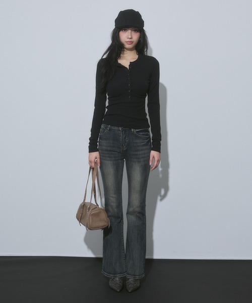 ENVYM（アンビー）の「ヘンリーネック カット トップス（Tシャツ/カットソー・レディース・ネイビー/ホワイト/ブラック/グレー・FREE）」の21枚目の写真