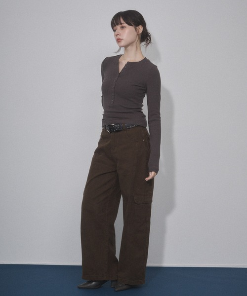 ENVYM（アンビー）の「ヘンリーネック カット トップス（Tシャツ/カットソー・レディース・ネイビー/ホワイト/ブラック/グレー・FREE）」の18枚目の写真