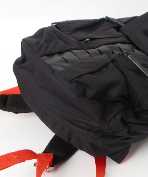 MYSTERY RANCH（ミステリーランチ）の「MYSTERY RANCH RIPRUCK 24 ミステリーランチ リップラック 24L バックパック（バックパック/リュック・メンズ・グレー系1/ブラック系1/ブラウン系1/グリーン系1・FREE）」の14枚目の写真