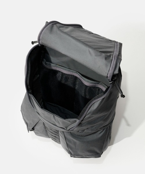 MYSTERY RANCH（ミステリーランチ）の「MYSTERY RANCH RIPRUCK 24 ミステリーランチ リップラック 24L バックパック（バックパック/リュック・メンズ・グレー系1/ブラック系1/ブラウン系1/グリーン系1・FREE）」の10枚目の写真