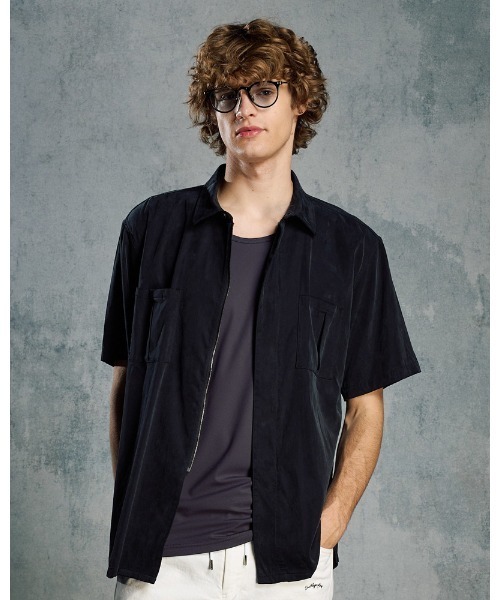 wjk(ダヴルジェイケイ)の「front-zip shirt H/S(シャツ/ブラウス・メンズ・ブラック/ベージュ・SMALL/MEDIUM/LARGE/X-LARGE)」の1枚目の写真