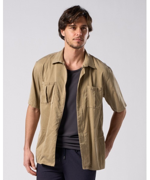 wjk(ダヴルジェイケイ)の「front-zip shirt H/S(シャツ/ブラウス・メンズ・ブラック/ベージュ・SMALL/MEDIUM/LARGE/X-LARGE)」の3枚目の写真