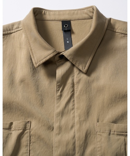 wjk(ダヴルジェイケイ)の「front-zip shirt H/S(シャツ/ブラウス・メンズ・ブラック/ベージュ・SMALL/MEDIUM/LARGE/X-LARGE)」の9枚目の写真