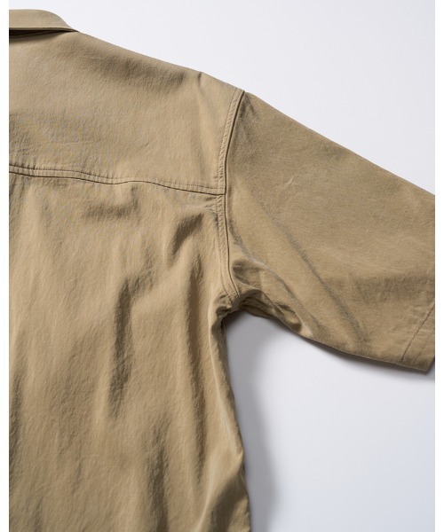 wjk(ダヴルジェイケイ)の「front-zip shirt H/S(シャツ/ブラウス・メンズ・ブラック/ベージュ・SMALL/MEDIUM/LARGE/X-LARGE)」の15枚目の写真
