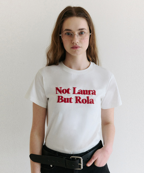 ROLAROLA(ロラロラ)の「ROLA ロゴ グラフィック Tシャツ ホワイト(Tシャツ/カットソー・レディース・その他・S/M)」の1枚目の写真