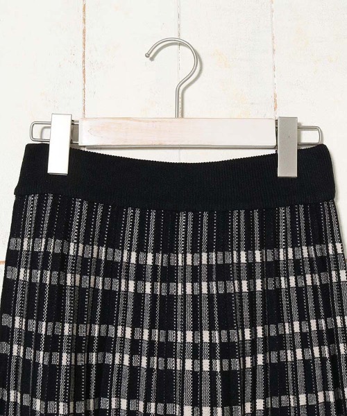 Bleu Bleuet(ブルーブルーエ)の「チェックプリーツニットスカート(スカート・レディース・ブラウン/グレー/ブラック・M)」の6枚目の写真