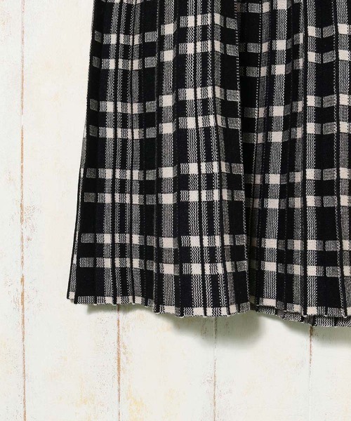 Bleu Bleuet(ブルーブルーエ)の「チェックプリーツニットスカート(スカート・レディース・ブラウン/グレー/ブラック・M)」の7枚目の写真