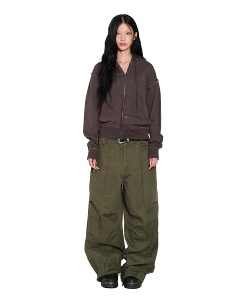 AAKAM(アーカム)の「Knee Pin-Tuck Side Button Pants (Khaki)(その他パンツ・レディース・その他・1/2)」の4枚目の写真