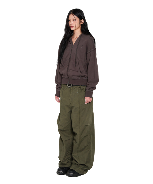 AAKAM(アーカム)の「Knee Pin-Tuck Side Button Pants (Khaki)(その他パンツ・レディース・その他・1/2)」の5枚目の写真