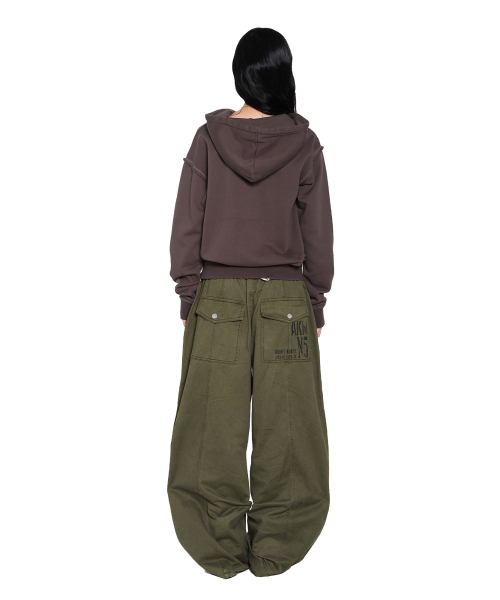 AAKAM(アーカム)の「Knee Pin-Tuck Side Button Pants (Khaki)(その他パンツ・レディース・その他・1/2)」の6枚目の写真