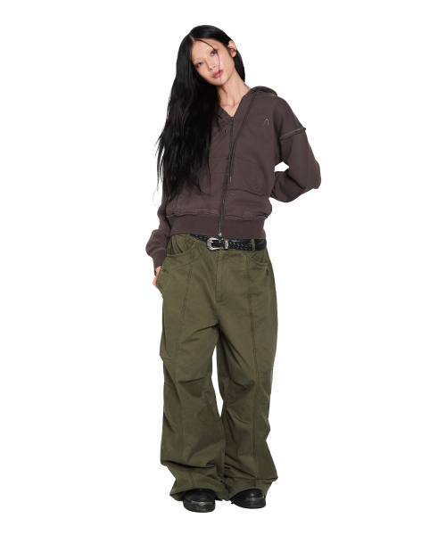 AAKAM(アーカム)の「Knee Pin-Tuck Side Button Pants (Khaki)(その他パンツ・レディース・その他・1/2)」の8枚目の写真