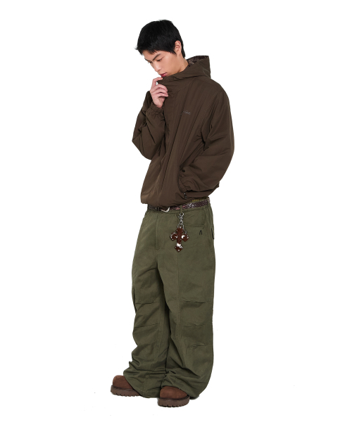 AAKAM(アーカム)の「Knee Pin-Tuck Side Button Pants (Khaki)(その他パンツ・レディース・その他・1/2)」の11枚目の写真