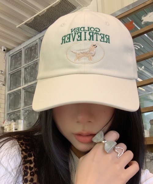 Teem Store(チームストア)の「【ユニセックス】DOG 犬刺繍 深めキャップ 小顔効果 日差し対策(キャップ・レディース・ワイン/アイボリー/ブラック/ベージュ・F)」の2枚目の写真