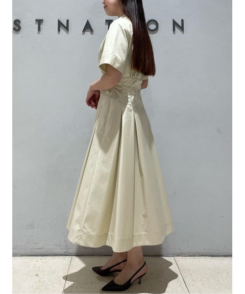 ESTNATION(エストネーション)の「ESTNATION / ギャザーシャツ フレアワンピース(ワンピース・レディース・ベージュ/ブラック・38/36)」の15枚目の写真