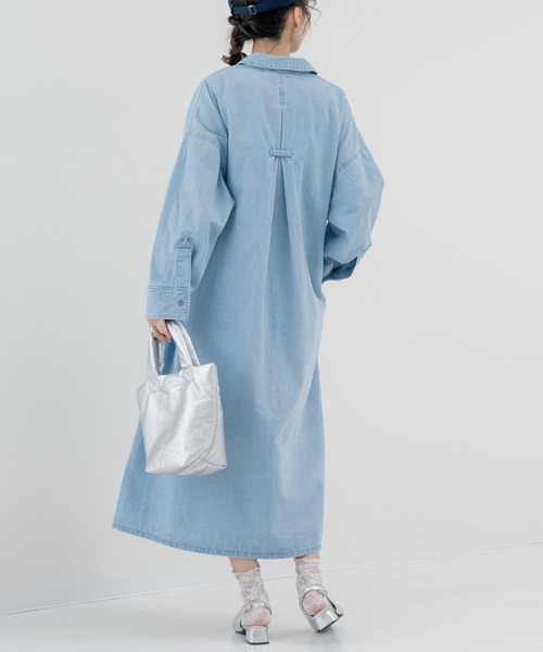 refinedworks(リファインドワークス)の「【refinedworks】爽やかな デニムロングワンピース(ワンピース・レディース・ブルー/ネイビー・FREE)」の7枚目の写真