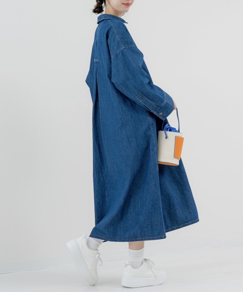 refinedworks(リファインドワークス)の「【refinedworks】爽やかな デニムロングワンピース(ワンピース・レディース・ブルー/ネイビー・FREE)」の13枚目の写真