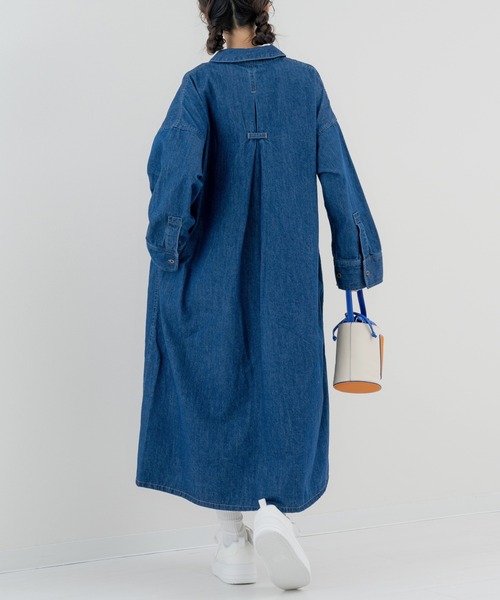 refinedworks(リファインドワークス)の「【refinedworks】爽やかな デニムロングワンピース(ワンピース・レディース・ブルー/ネイビー・FREE)」の14枚目の写真