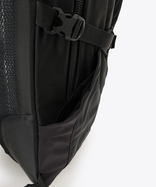 Columbia（コロンビア）の「撥水 新生活 30L リュック ／Columbia ペッパーロック30L バックパック 大容量 PC収納（15インチ対応）／コロンビア（バックパック/リュック・レディース・グレー/ブラック/ブラック×ブラック/パープル/グリーン・ONE SIZE）」の6枚目の写真