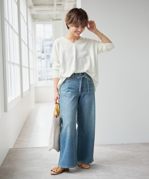 Spick & Span(スピックアンドスパン)の「《新色有り / 追加》コットンバルキーヤーンルーズVネックプルオーバー(ニット/セーター・レディース・ベージュ/グリーン/ホワイト・FREE)」の4枚目の写真