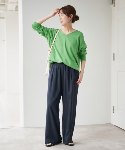 Spick & Span(スピックアンドスパン)の「《新色有り / 追加》コットンバルキーヤーンルーズVネックプルオーバー(ニット/セーター・レディース・ベージュ/グリーン/ホワイト・FREE)」の6枚目の写真