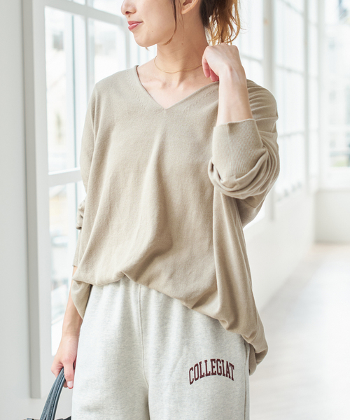 Spick & Span(スピックアンドスパン)の「《新色有り / 追加》コットンバルキーヤーンルーズVネックプルオーバー(ニット/セーター・レディース・ベージュ/グリーン/ホワイト・FREE)」の13枚目の写真