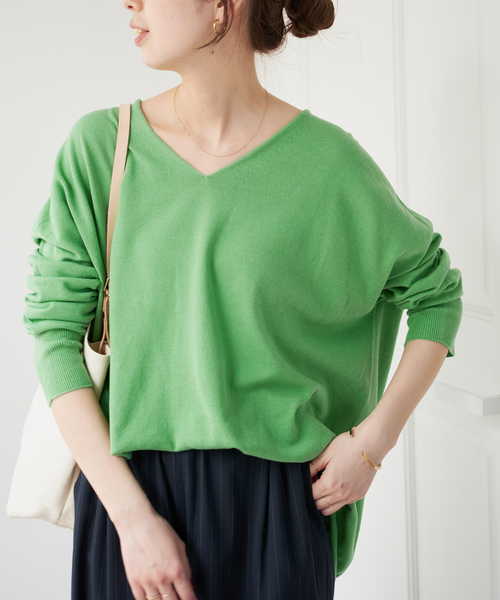 Spick & Span(スピックアンドスパン)の「《新色有り / 追加》コットンバルキーヤーンルーズVネックプルオーバー(ニット/セーター・レディース・ベージュ/グリーン/ホワイト・FREE)」の21枚目の写真