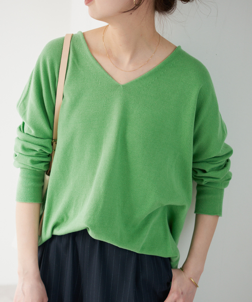 Spick & Span(スピックアンドスパン)の「《新色有り / 追加》コットンバルキーヤーンルーズVネックプルオーバー(ニット/セーター・レディース・ベージュ/グリーン/ホワイト・FREE)」の22枚目の写真