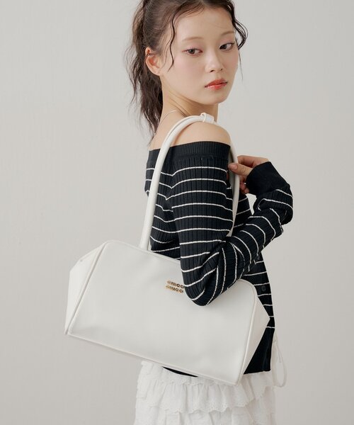 Chico(チコ)の「ロゴプレート付き横長ボストンバッグ(ボストンバッグ・レディース・ブラック/ホワイト/ベージュ系その他3/ピンク・FREE)」の5枚目の写真