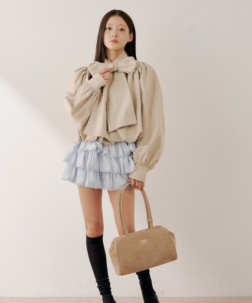 Chico(チコ)の「ロゴプレート付き横長ボストンバッグ(ボストンバッグ・レディース・ブラック/ホワイト/ベージュ系その他3/ピンク・FREE)」の8枚目の写真