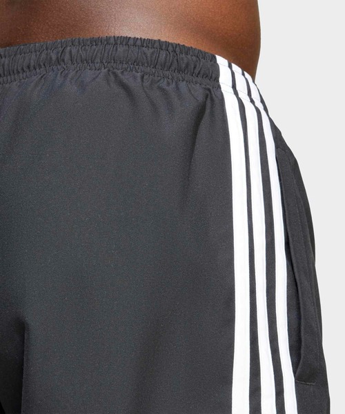 adidas（アディダス）の「アディカラー スリーストライプス 5インチ スイムショーツ / アディダス adidas（水着・メンズ・ブラック/ゴールド・LARGE/MEDIUM/X-LARGE）」の9枚目の写真