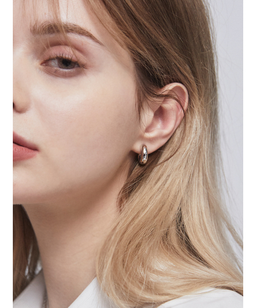 HEI（ヘイ）の「Mignon hoop earring（ピアス（両耳用）・レディース・ホワイト/イエローゴールド・FREE）」の3枚目の写真