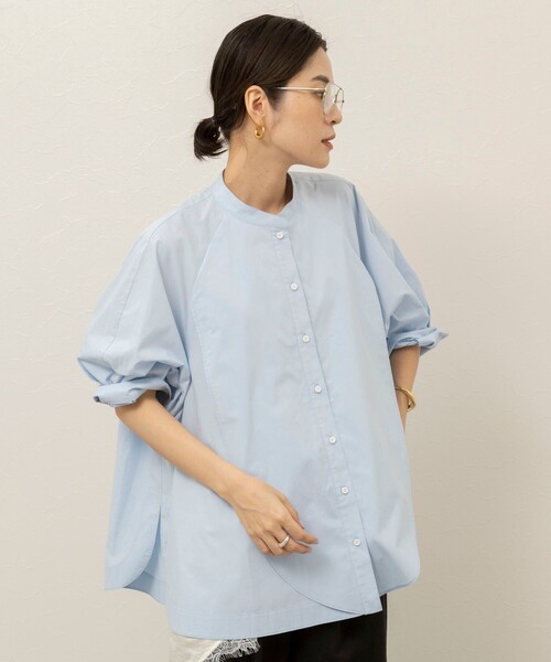 MAQWEL(マクウェル)の「【MAQWEL/マクウェル】ウォッシャブルバンドカラーラグランシャツ(シャツ/ブラウス・レディース・ブラック/サックスブルー/オフホワイト・FREE)」の1枚目の写真