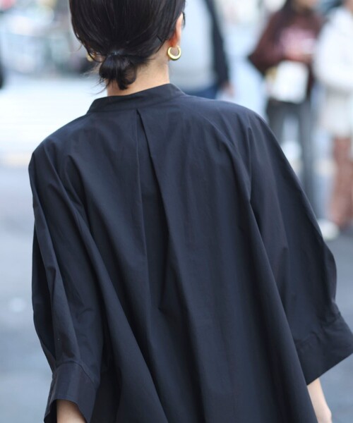 MAQWEL(マクウェル)の「【MAQWEL/マクウェル】ウォッシャブルバンドカラーラグランシャツ(シャツ/ブラウス・レディース・ブラック/サックスブルー/オフホワイト・FREE)」の4枚目の写真