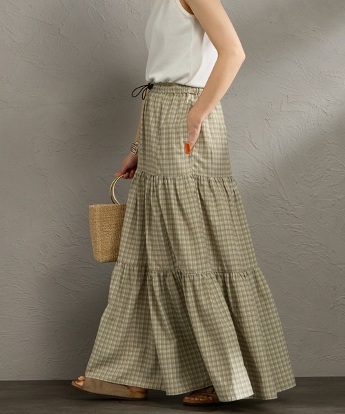 UNIVERSAL OVERALL（ユニバーサルオーバーオール）の「［UNIVERSAL OVERALL/ユニバーサルオーバーオール］別注 チェック柄プリント ティアードマキシ丈スカート（スカート・レディース・グリーン/ベージュ/ブラック/ブルー・F）」の2枚目の写真