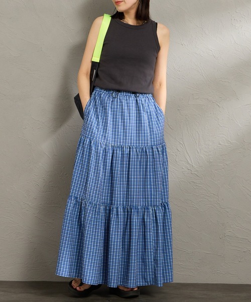 UNIVERSAL OVERALL（ユニバーサルオーバーオール）の「［UNIVERSAL OVERALL/ユニバーサルオーバーオール］別注 チェック柄プリント ティアードマキシ丈スカート（スカート・レディース・グリーン/ベージュ/ブラック/ブルー・F）」の8枚目の写真