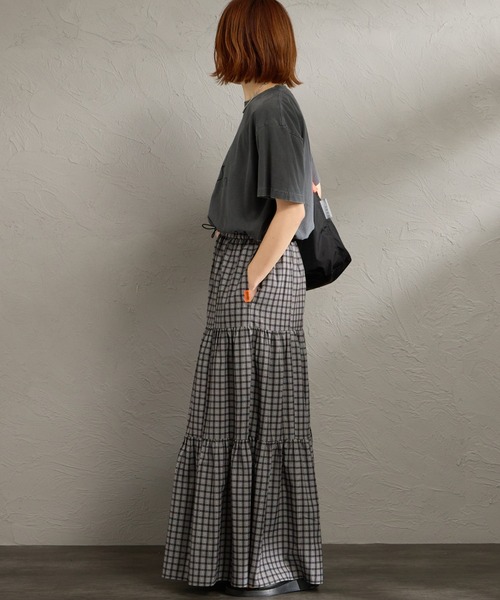 UNIVERSAL OVERALL（ユニバーサルオーバーオール）の「［UNIVERSAL OVERALL/ユニバーサルオーバーオール］別注 チェック柄プリント ティアードマキシ丈スカート（スカート・レディース・グリーン/ベージュ/ブラック/ブルー・F）」の15枚目の写真