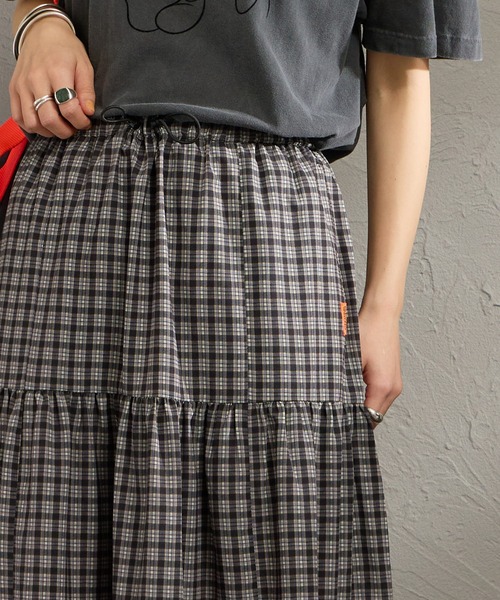 UNIVERSAL OVERALL（ユニバーサルオーバーオール）の「［UNIVERSAL OVERALL/ユニバーサルオーバーオール］別注 チェック柄プリント ティアードマキシ丈スカート（スカート・レディース・グリーン/ベージュ/ブラック/ブルー・F）」の17枚目の写真