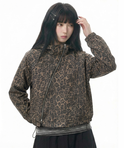 DAMISH(ダミシュ)の「レオパードグリッド斜めジッパーウインドブレーカー(ナイロンジャケット・レディース・レオパード・FREE)」の1枚目の写真