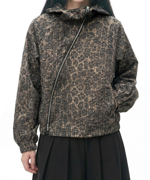 DAMISH(ダミシュ)の「レオパードグリッド斜めジッパーウインドブレーカー(ナイロンジャケット・レディース・レオパード・FREE)」の3枚目の写真