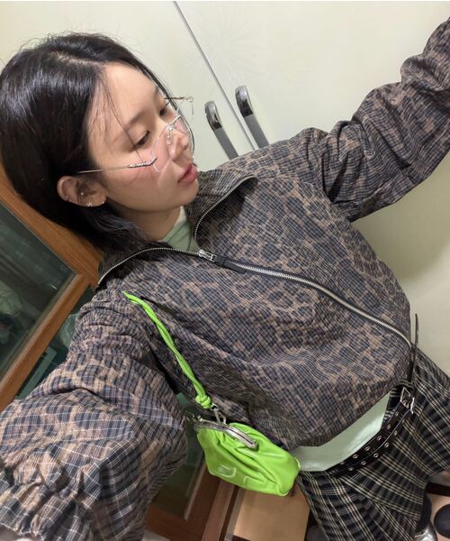 DAMISH(ダミシュ)の「レオパードグリッド斜めジッパーウインドブレーカー(ナイロンジャケット・レディース・レオパード・FREE)」の8枚目の写真