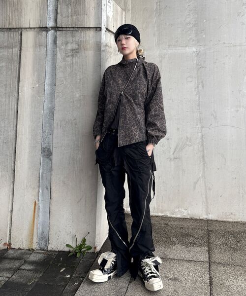 DAMISH(ダミシュ)の「レオパードグリッド斜めジッパーウインドブレーカー(ナイロンジャケット・レディース・レオパード・FREE)」の9枚目の写真
