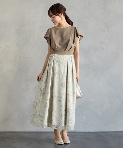 AIMER(エメ)の「ジョーゼットプリントモール刺繍フレアパーティードレス 結婚式 お呼ばれ ドレス 20代 30代(ドレス・レディース・イエロー/ラベンダー/ブルーグレー・MEDIUM)」の4枚目の写真