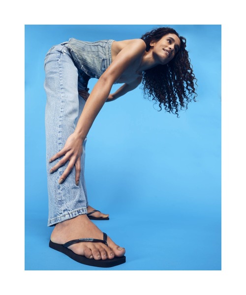 havaianas(ハワイアナス)の「SLIM SQUARE LOGO METALLIC(サンダル・レディース・ブラック系その他3/ベージュ系その他5/ピンク系・22cm/23cm/24.5cm/25.5cm)」の21枚目の写真