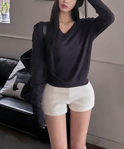 Emilie(エミリー)の「スリーブボタン付き Vネックリブニットトップス(Tシャツ/カットソー・レディース・ネイビー/グレー/ブラック・FREE)」の17枚目の写真